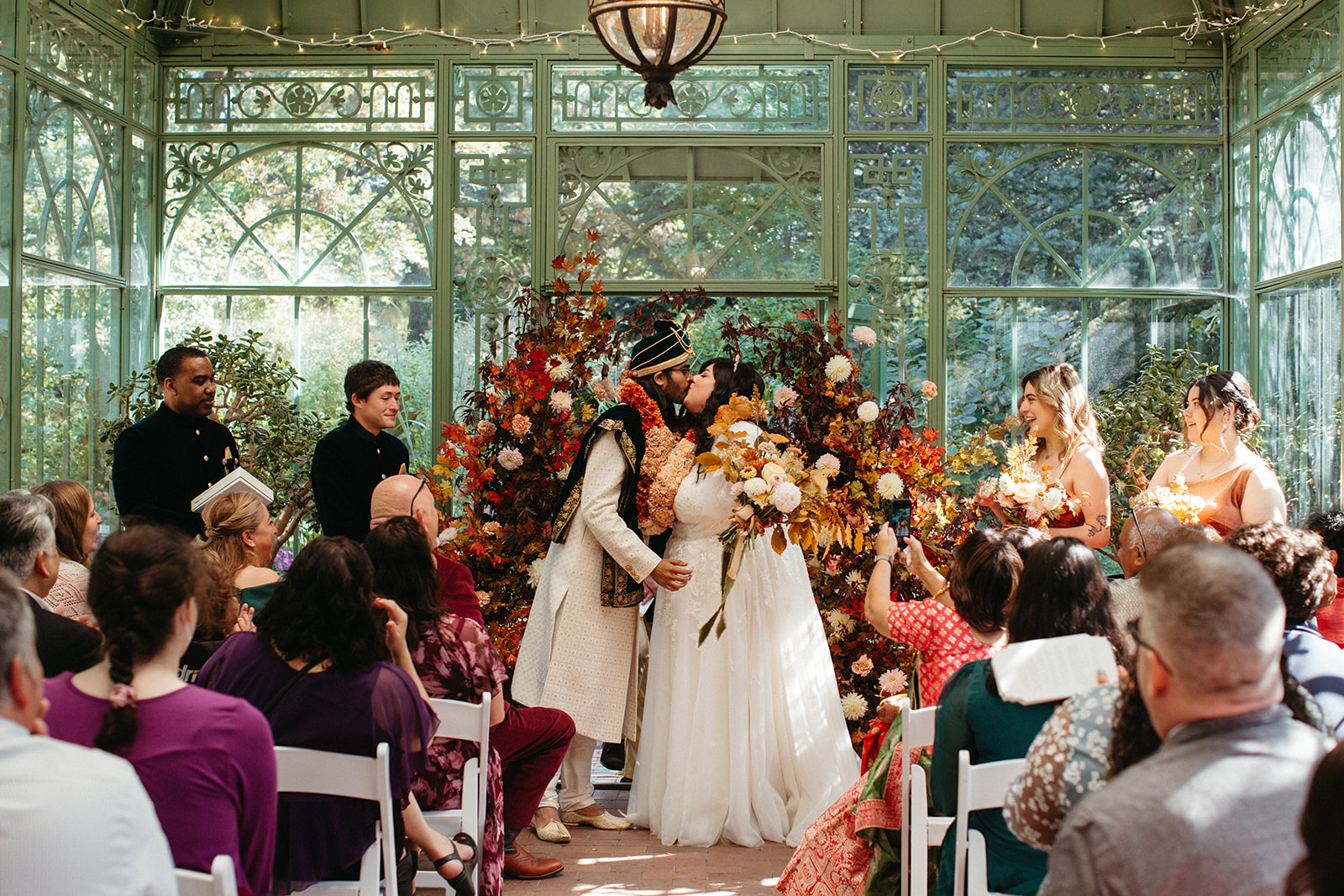 Should You Have An Indoor or Outdoor Wedding?