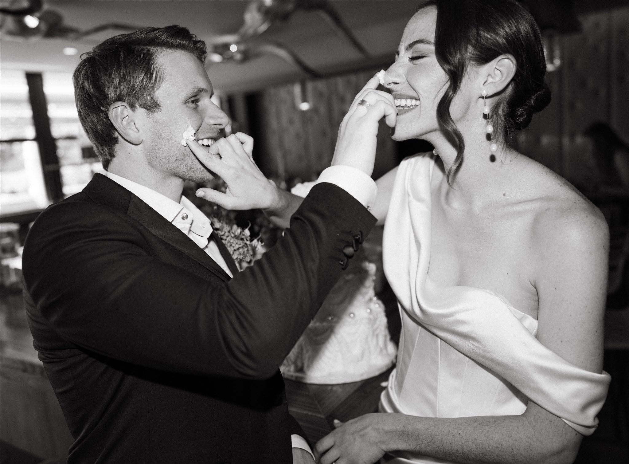 boulder wedding at corrida cake cutting